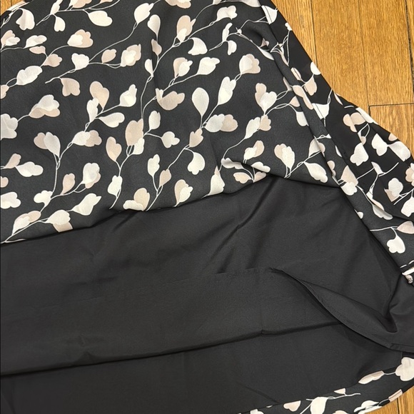 Loft - Black and White Skater Mini Skirt with Cherry Blossom Design - Picture 4 of 8